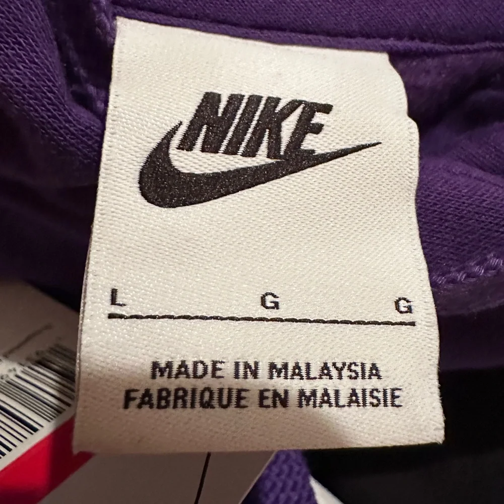 Nike Purple Sweatshirt with Unique Graphic Mens Size L. NEW‎